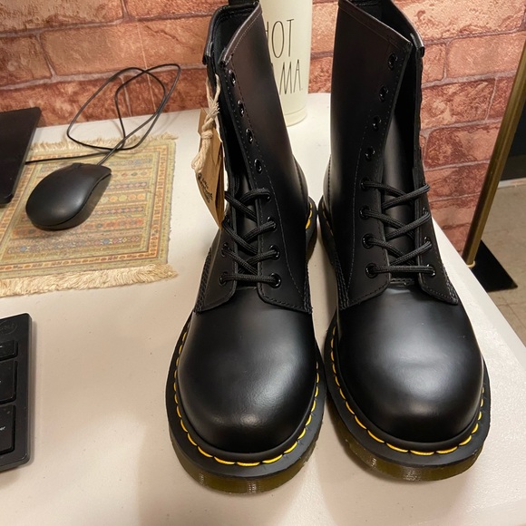 1460 Dr. Air Wair Martens - Picture 1 of 6